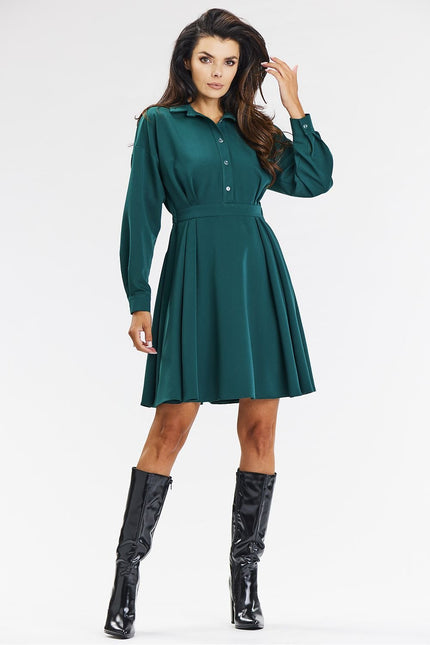 Robe verte chic mi-longue avec manches longues pour cocktail ou soirée d'hiver femme.