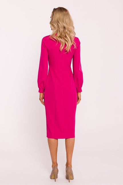 Robe rose midi chic pour soirée avec manches longues et silhouette droite, idéale pour cocktail ou gala.