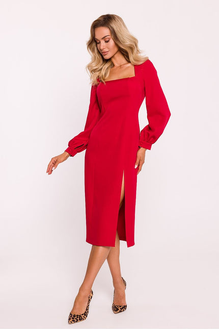 Robe rouge élégante pour soirée, midi avec manches longues et fente, parfaite pour cocktail ou gala.