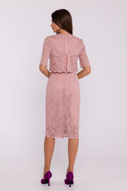 Robe rose dentelle midi manches courtes pour cocktail ou mariage, style chic et élégant.