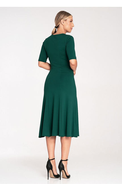 Robe verte midi chic à manches courtes pour cocktail et événement d'été.