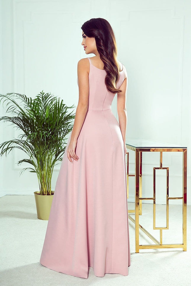 Robe soirée chic longue rose sans manches silhouette princesse pour soirée élégante ou gala.