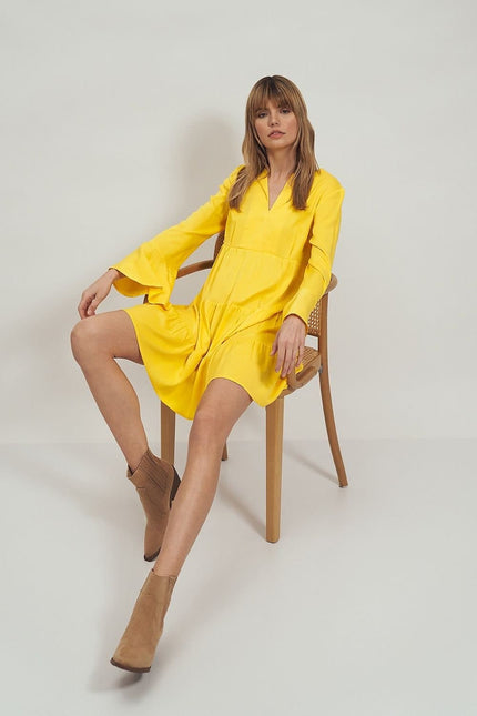 Robe bohème jaune manche longue pour soirée d'été, style décontracté et élégant, disponible en coupe midi.