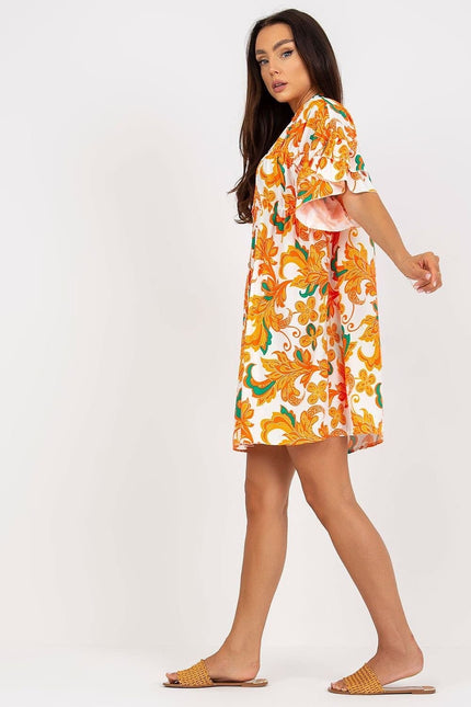 Robe chemise plage courte à manches courtes, imprimé floral orange et vert, parfaite pour l'été et les vacances en bord de mer.