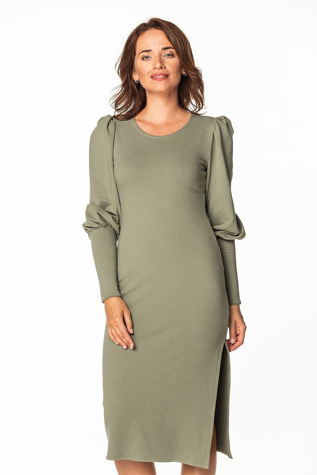 Robe verte midi à manches longues style décontracté et élégant, idéale pour cocktail ou évènement casual.