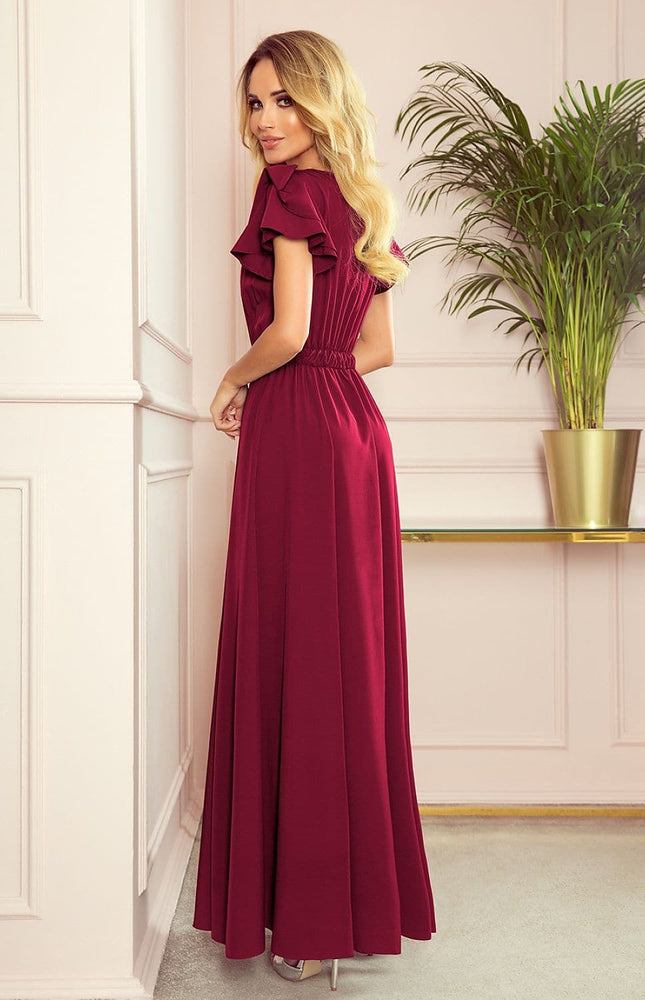 Robe soirée chic bordeaux longue, élégante avec manches courtes et détails plissés, parfaite pour cocktail ou gala.