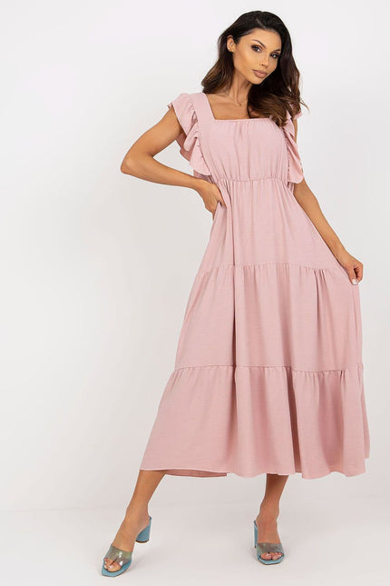 Robe rose midi casual évasée avec manches courtes pour une allure décontractée et féminine, idéale pour des sorties quotidiennes.