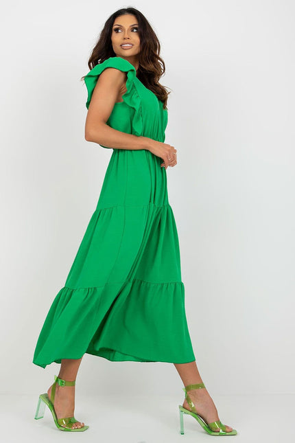 Robe verte d'été midi à épaules dénudées pour soirées et occasions décontractées.