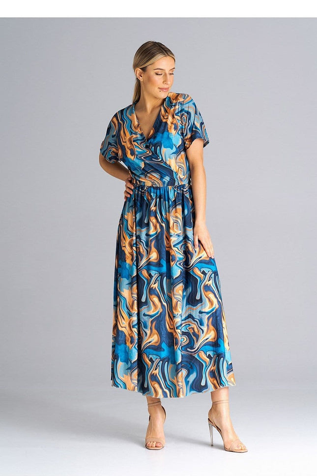 Robe bleue à motifs fluides style casual midi avec manches courtes pour une tenue quotidienne élégante.