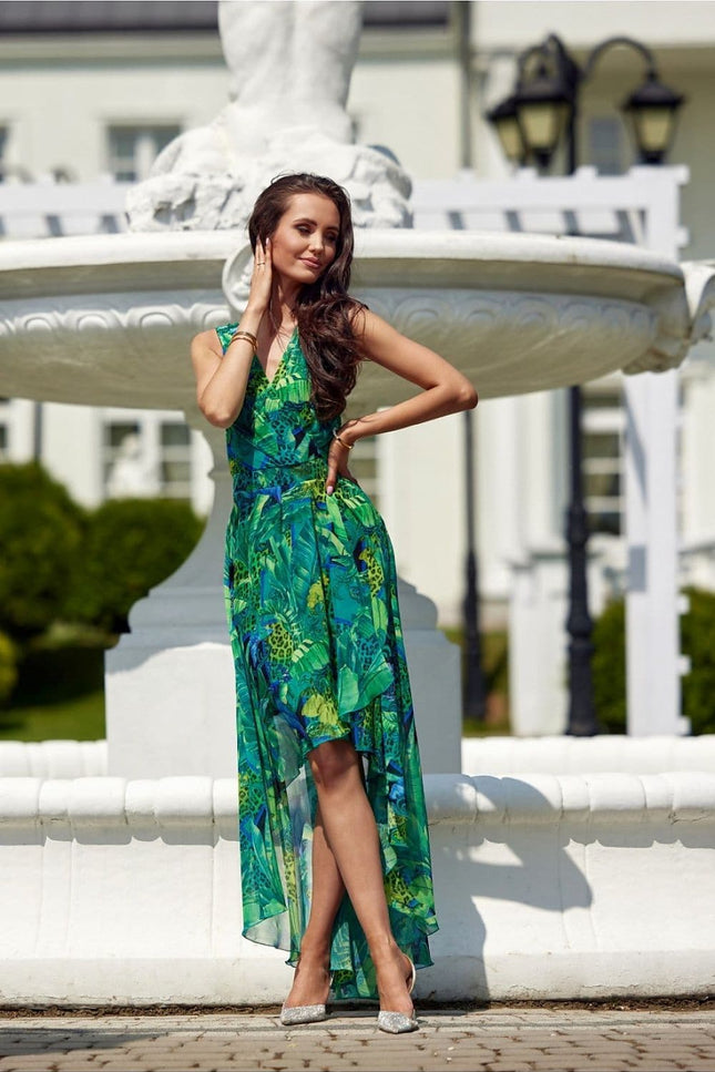 Robe d'été bohème verte asymétrique sans manches pour femme, idéale pour un look casual chic en journée ou en soirée.