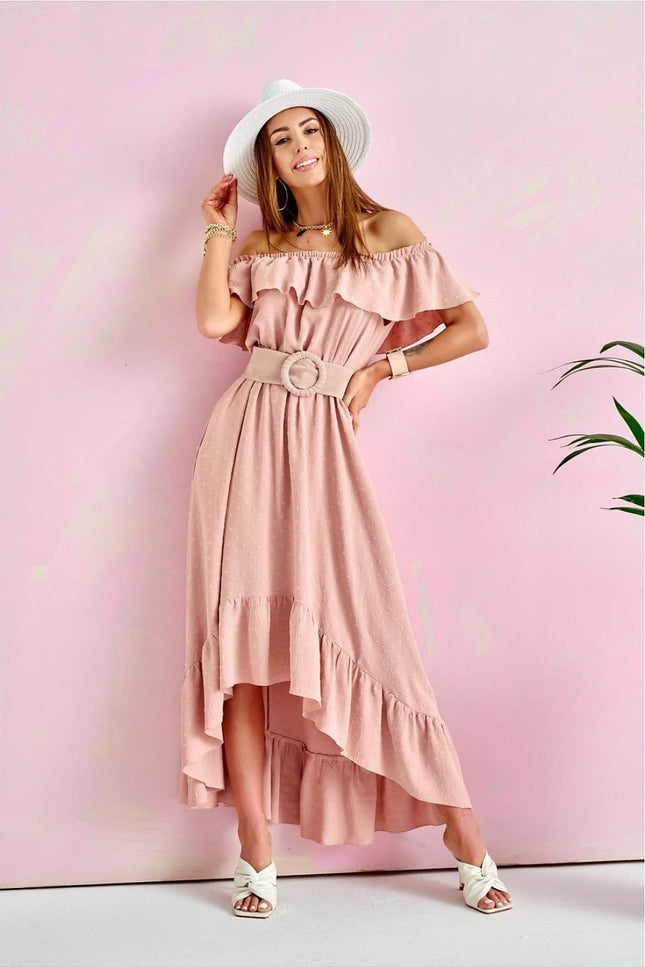 Robe champêtre rose pour invitée de mariage, asymétrique avec manches courtes et épaules dénudées, longueur midi.