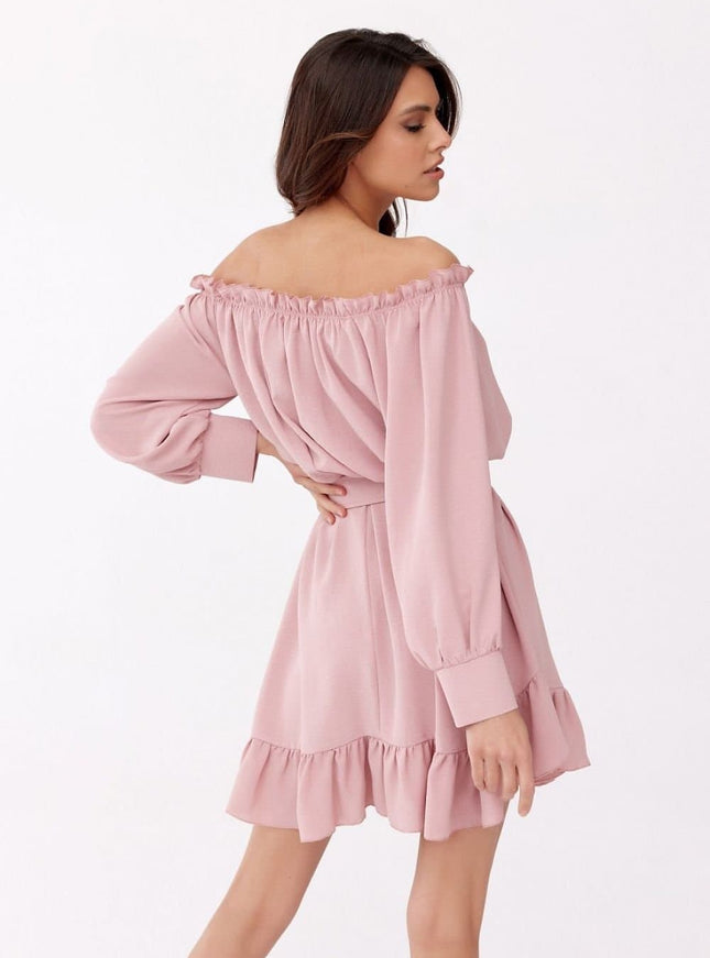 Robe rose chic pour soirée, courte avec épaules dénudées pour femme, parfaite pour cocktail ou événement spécial.