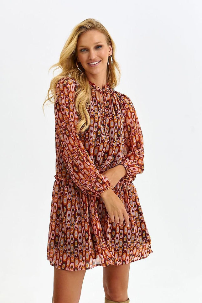 Robe courte champêtre terracotta à manches longues, idéale pour cocktail ou événement décontracté.