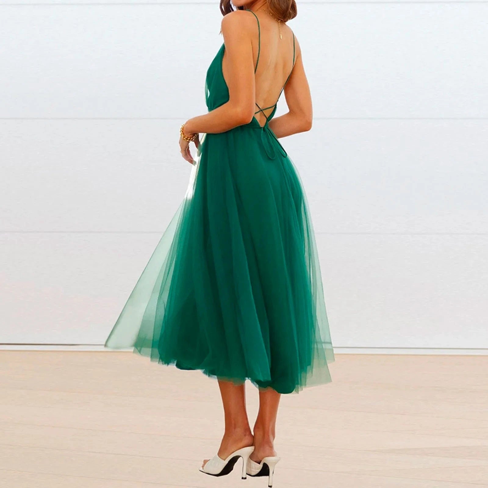 robe invitée mariage dos nu évasée longue chic verte trapèze sans manches pour cérémonie estivale