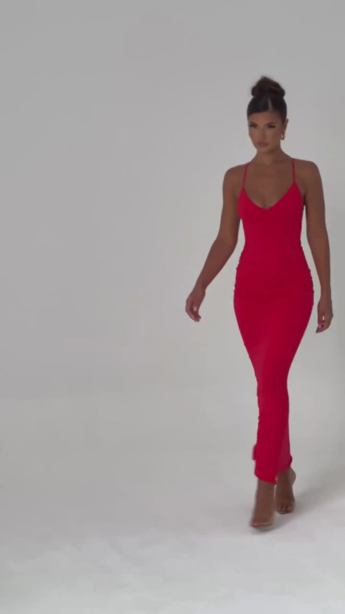 Robe rouge dos nu chic