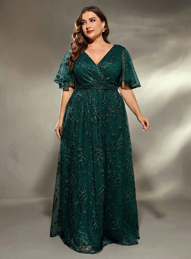 Robe amincissante verte longue en dentelle à manches courtes pour mariage grande taille.