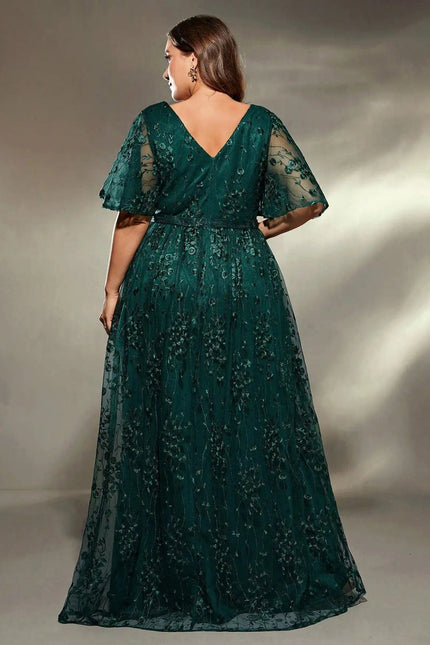 Robe verte amincissante longue pour mariage, style chic et élégant pour femme ronde avec manches courtes en dentelle.