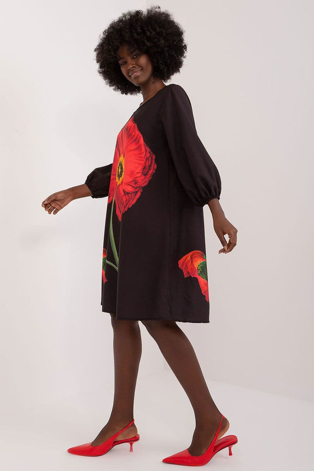 Robe noire à fleurs rouge manche longue midi, idéale pour une soirée chic ou un cocktail, style bohème élégant et confortable.