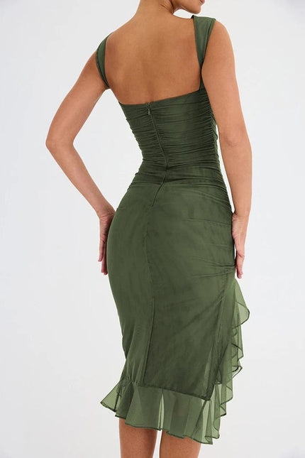 Robe verte asymétrique drapée mi-longue idéale pour cocktail ou soirée, élégante avec un dos nu et sans manches.