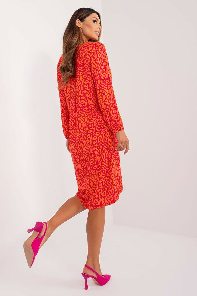 Robe asymétrique rouge et orange à manches longues pour soirée chic, midi et moulante.