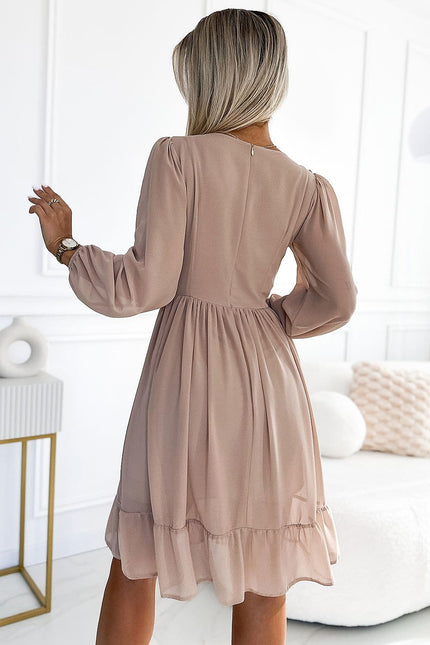 Robe cocktail rose midi à manches longues, idéale pour événements chics et soirées élégantes.