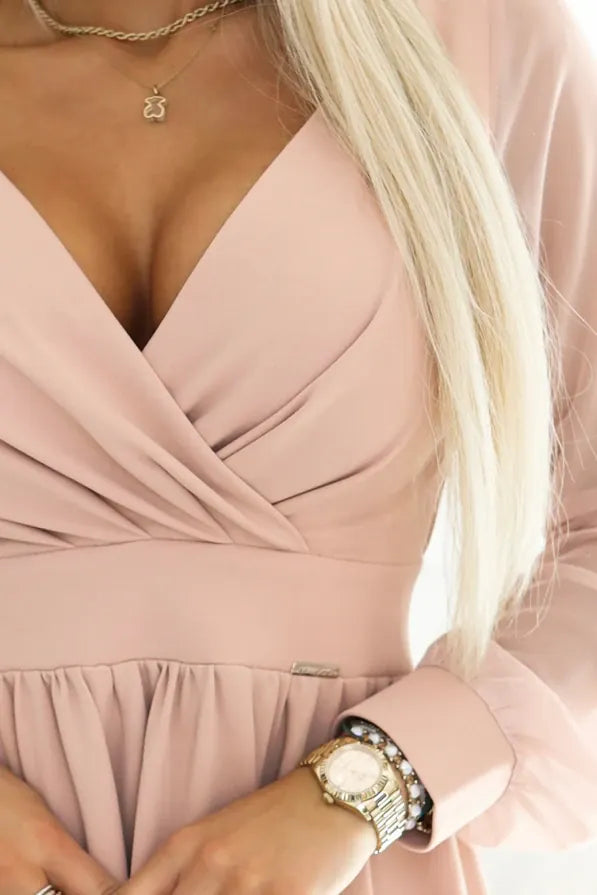 Robe beige évasée avec manches en tulle