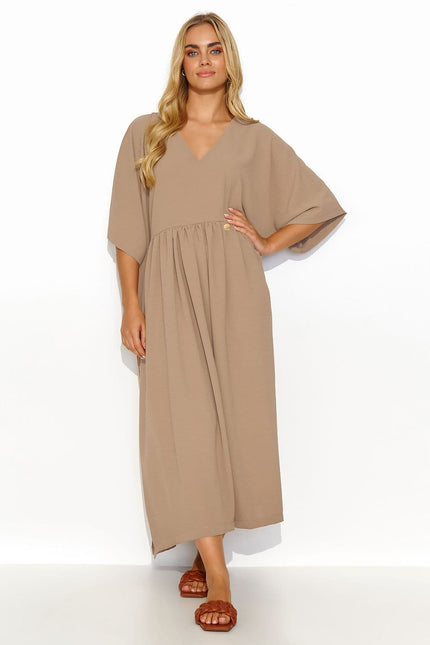 Robe beige oversize à manches longues, style casual chic, mi-longue, parfaite pour un look de jour décontracté ou un événement décontracté.