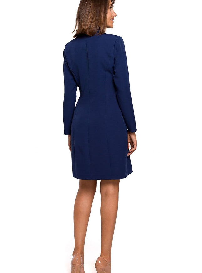 Robe blazer bleue chic courte pour cocktail, manches longues et silhouette droite, idéale pour soirée ou événement professionnel.