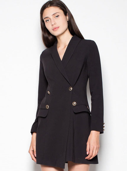 Robe blazer noire courte chic pour soirée, manches longues et silhouette droite, idéale pour cocktail ou événement formel.