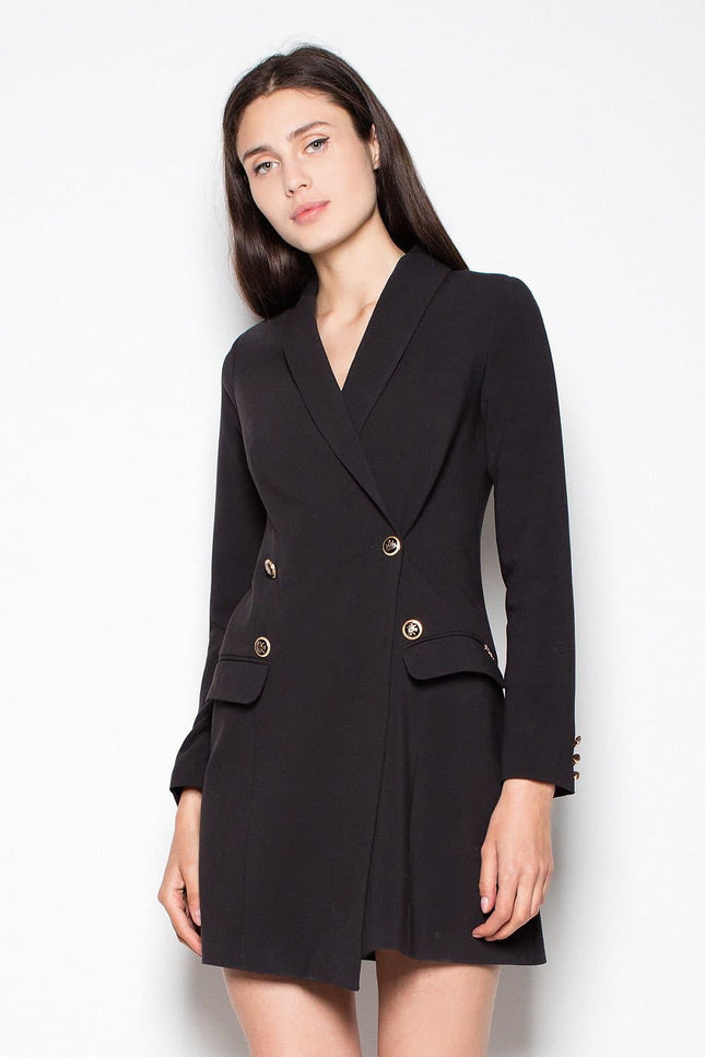 Robe blazer noire courte chic pour soirée, manches longues et silhouette droite, idéale pour cocktail ou événement formel.