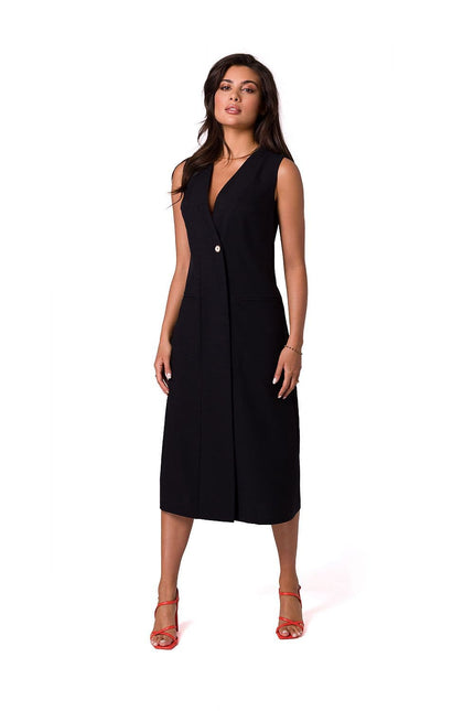 Robe noire chic midi sans manches, idéale pour cocktail ou soirée, silhouette droite élégante et tendance.