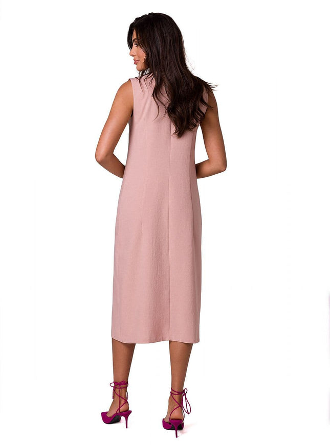 Robe cocktail rose midi sans manches, idéale pour un évènement chic et élégant.