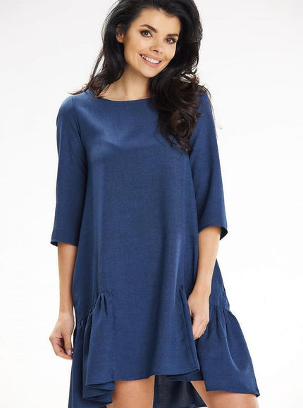 Robe bleue casual courte avec manches courtes et silhouette ample pour un look décontracté et confortable.