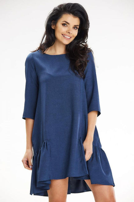 Robe bleue casual courte avec manches courtes et silhouette ample pour un look décontracté et confortable.