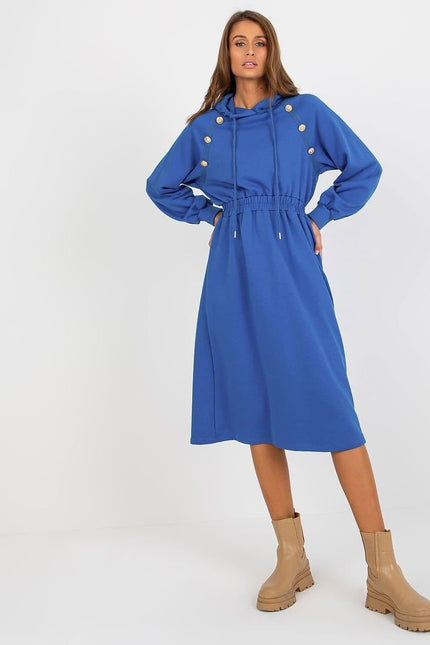 Robe bleue casual midi à manches longues avec capuche et détails boutons pour un look quotidien décontracté et tendance.