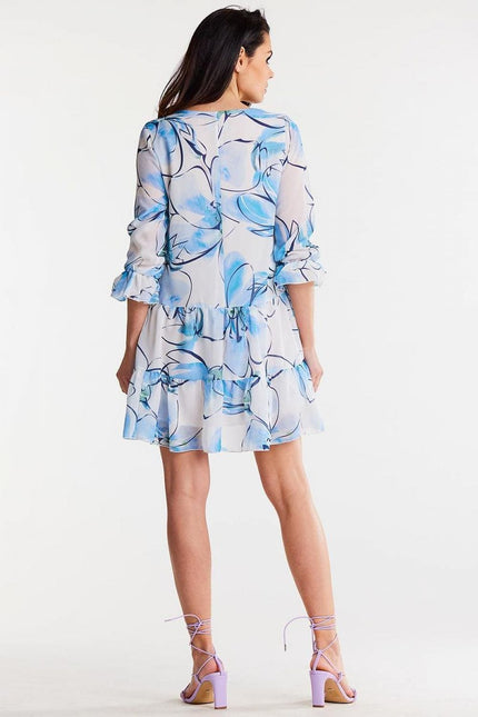 Robe bleue fleurie à manches longues et longueur midi, idéale pour un look bohème ou une soirée chic.