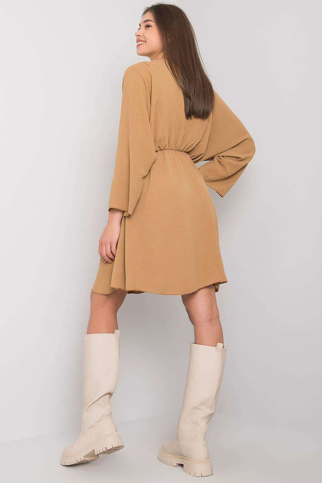 Robe bohème terracotta midi à manches longues pour un style décontracté chic et confortable.