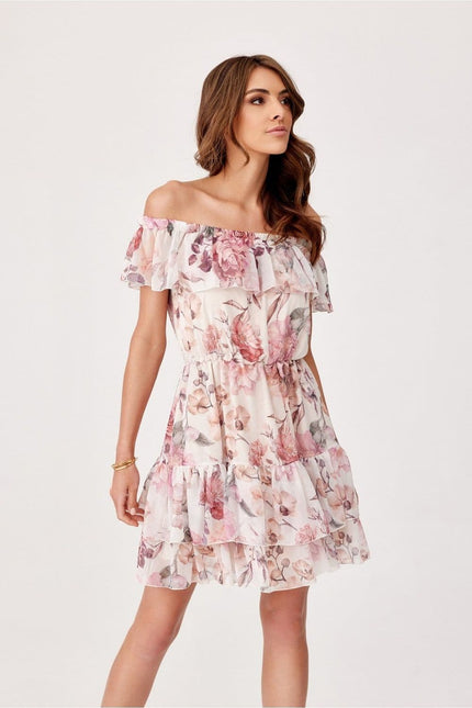 Robe bohème fleurie courte rose avec manches épaules dénudées, idéale pour un look estival décontracté ou une soirée d'été.