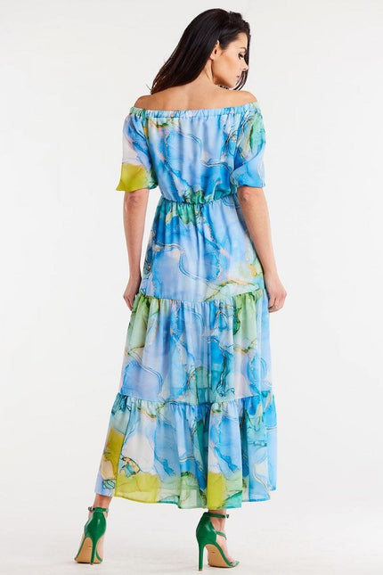 Robe bohème fleurie longue pour été, manches courtes et épaules dénudées, coloris bleu, vert et jaune.