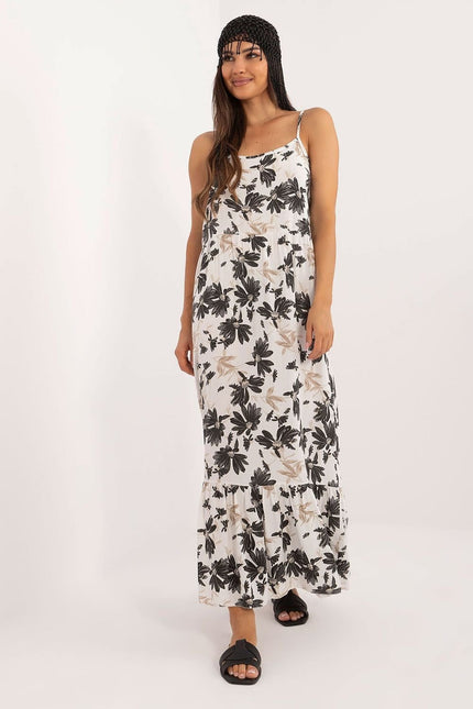 Robe longue bohème à motif floral noir et beige, idéale pour plage ou sortie casual d'été, sans manches.