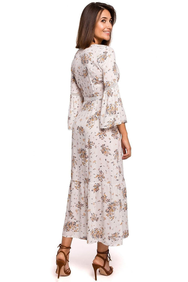 Robe beige fleurie midi à manches longues pour cocktail ou soirée, style bohème chic et élégant.