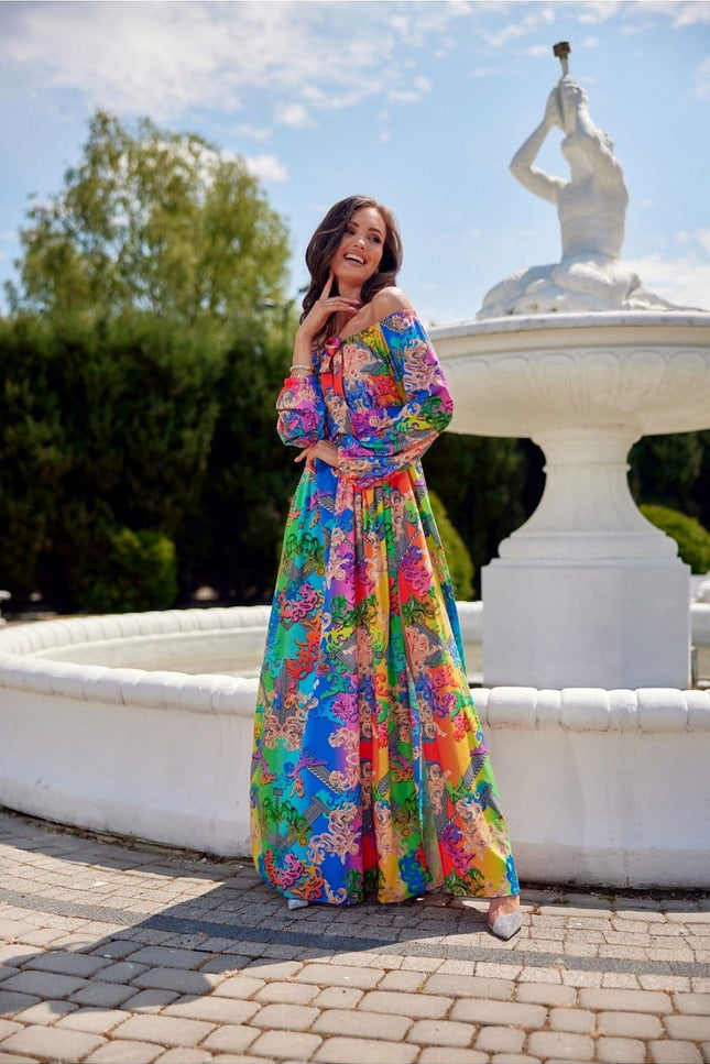 Robe bohème longue fleurie avec épaules dénudées, idéale pour un style boho chic lors de mariages ou soirées estivales.