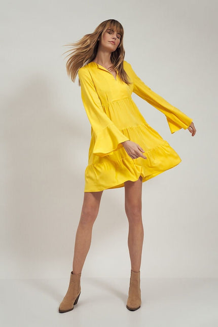 Robe bohème jaune manche longue évasée pour soirée, midi et fluide avec décolleté en V, parfaite pour cocktail ou événement casual.