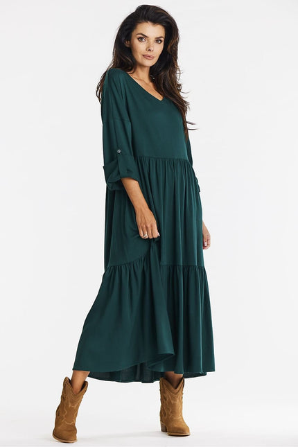 Robe verte chic midi à manches longues idéale pour cocktail ou soirée, silhouette trapèze.