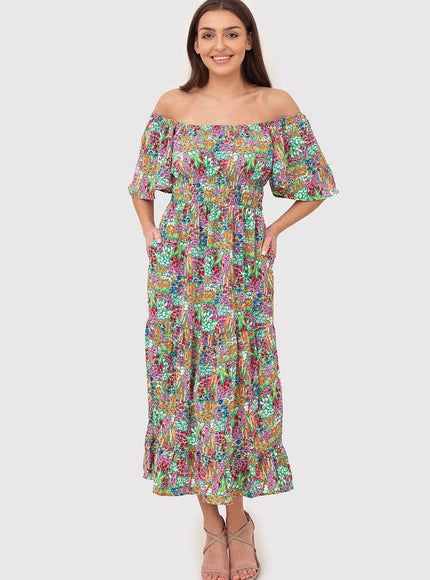 Robe bohème fleurie midi à épaules dénudées, idéale pour une tenue chic de mariage ou d'été.