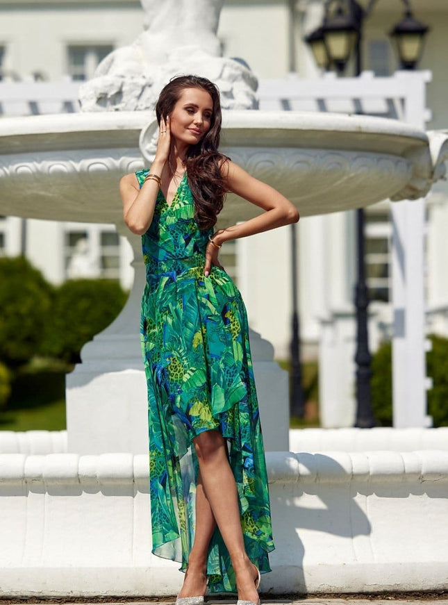 Robe d'été bohème verte asymétrique sans manches pour femme, idéale pour un look casual chic en journée ou en soirée.