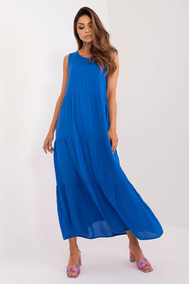 Robe casual bleue fluide longue sans manches idéale pour plage ou journée détente, silhouette droite et confortable.