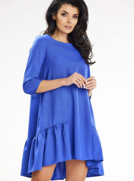 Robe casual bleue courte avec manches trois-quarts et ourlet à volants, idéale pour un look décontracté quotidien.