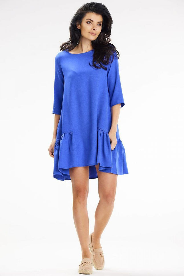 Robe casual courte bleue manches courtes idéale pour un look décontracté et tendance, parfaite pour une sortie quotidienne.