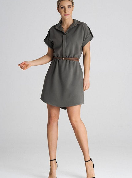 Robe casual verte courte à manches courtes, style décontracté pour femme moderne, idéale pour l'été ou une sortie quotidienne.